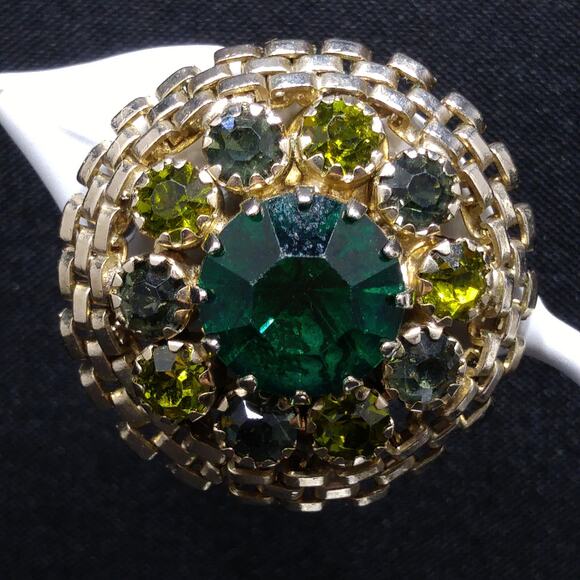 Weiss Emerald Green Rhinestone Earrings, Peridot Rhinestones, 1950s Vintage - Picture 7 of 10